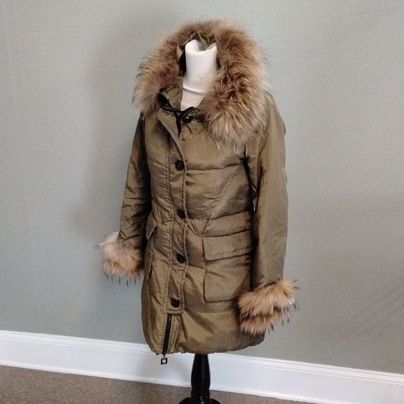 Jackets & Blazers - Women's Fox Fur-Trimmed Puffer Coat - Olive